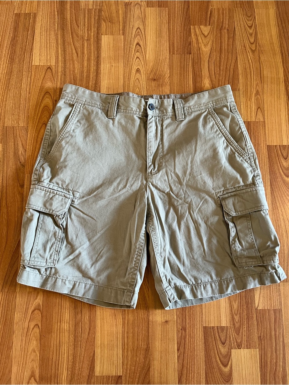 Men's Cargo Shorts in khaki - Casual Utility Style